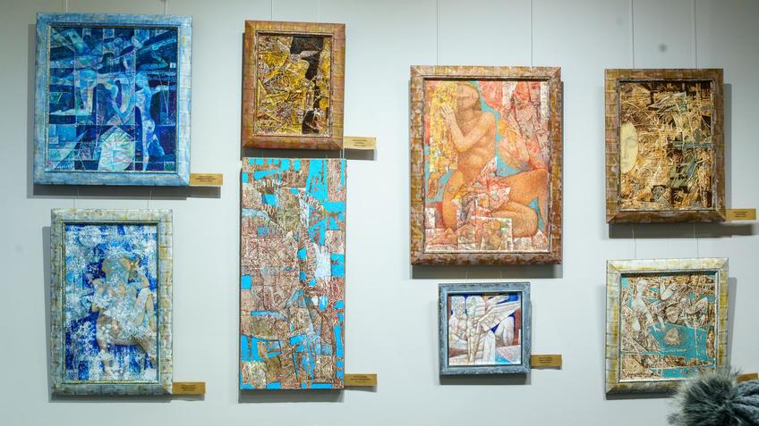 Фото №1000278. Фрагмент экспозиции выставки Виталия Скобеева «Четвертое измерение»