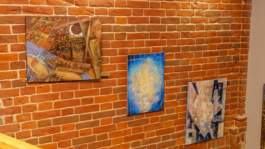 Фото №1000328. Фрагмент экспозиции выставки Виталия Скобеева «Четвертое измерение»