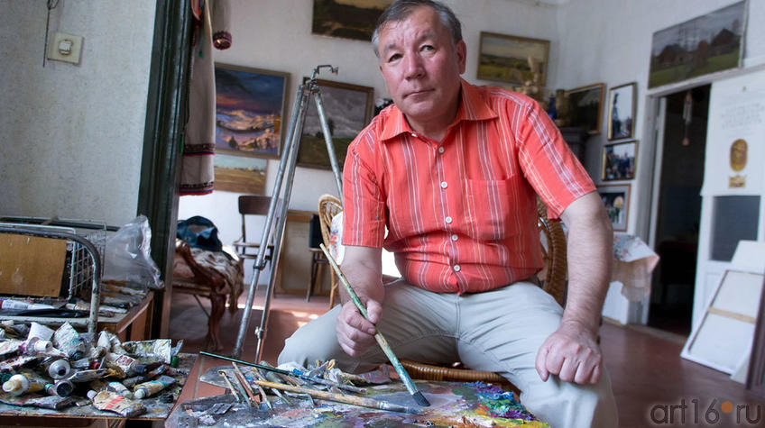 Фото №100039. Фиринат Халиков в мастерской. 22.05.2012