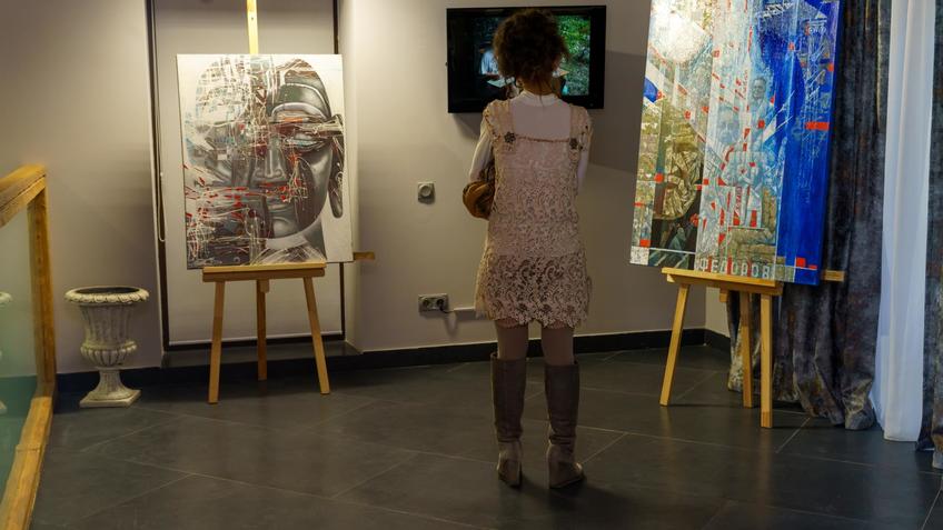 Фото №1000413. Фрагмент экспозиции выставки Виталия Скобеева «Четвертое измерение»