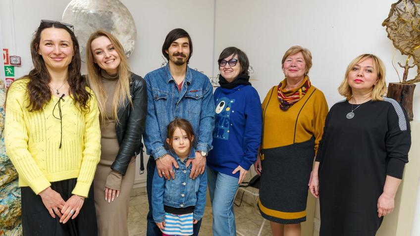 Фото №1000600. На выставке Аделя Халиуллина в музее Баки Урманче