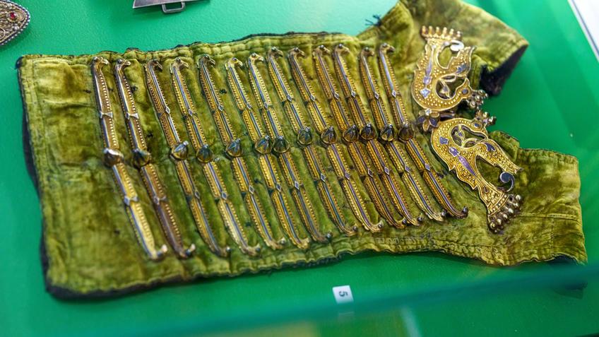 Фото №1000787. Нагрудник к национальному женскому костюму. нач. XX