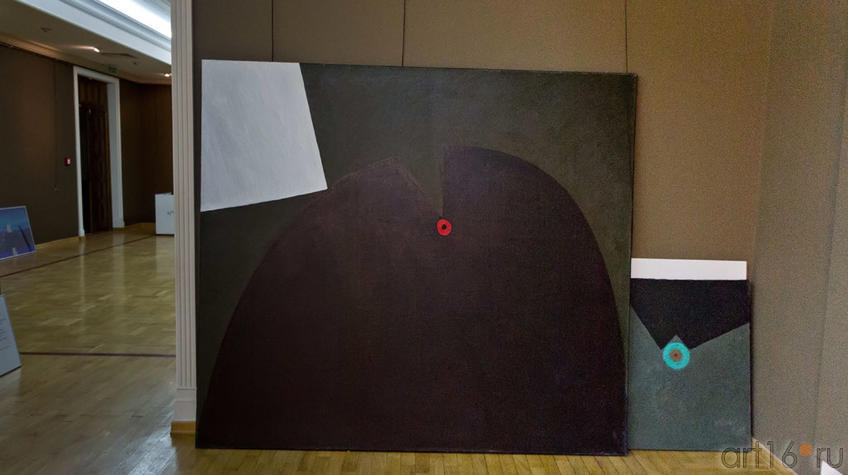 Фото №100103. Фрагмент экспозиции выставки Р.Насырова "Путешествие сознания"  1992-2005