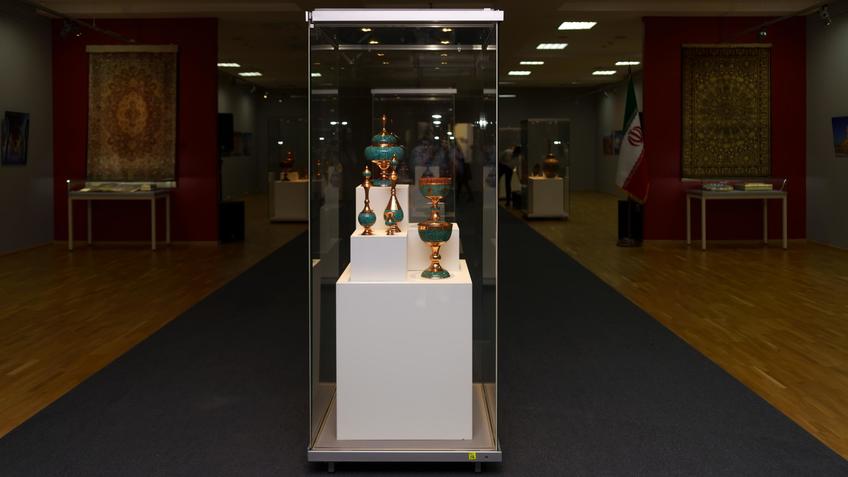 Фото №1001196. Фрагмент экспозиции выставки «Наследие древней Персии. Иранское искусство»