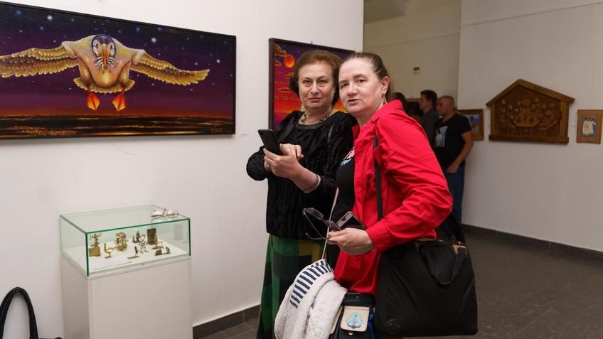 Фото №1002020. На выставке «Я родился весной»