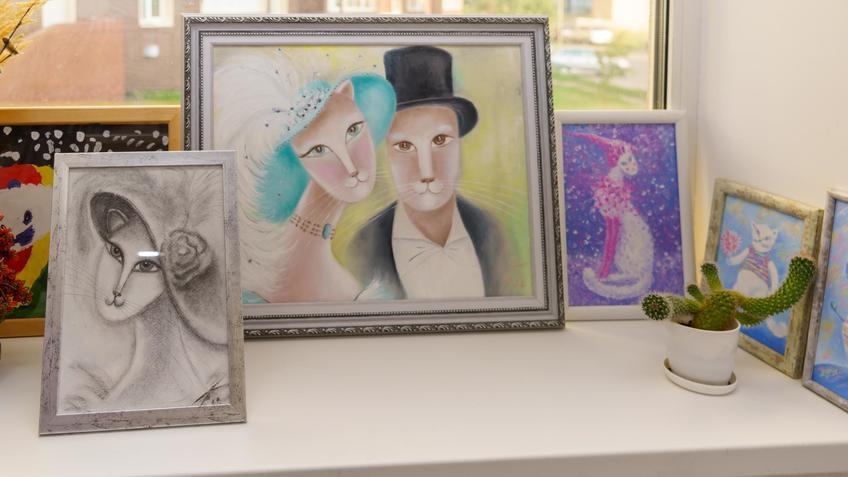 Фото №1002103. Фрагмент экспозиции выставки Л. Бабаевой «Мадам Мур»