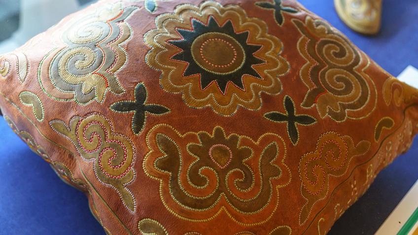 Фото №1002190. Подушка диванная. ТАССР. Артель "Кзыл-Кустарь", 1930-е гг.