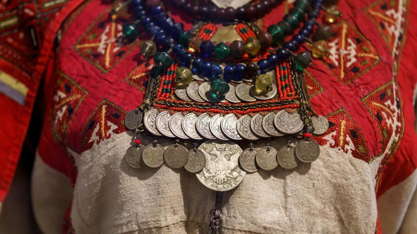 Фото №1002245. Фрагмент: праздничный женский костюм. Чуваши