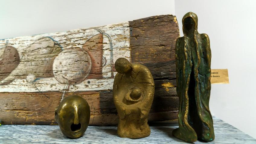 Фото №1002521. №64 Н-т на доске, 2004 и скульптурные миниатюры. Александр Дорофеев