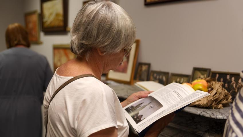 Фото №1002840. На открытии выставки Ирины Антоновой «Яблочный сказ»