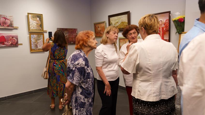 Фото №1002865. На открытии выставки Ирины Антоновой «Яблочный сказ»