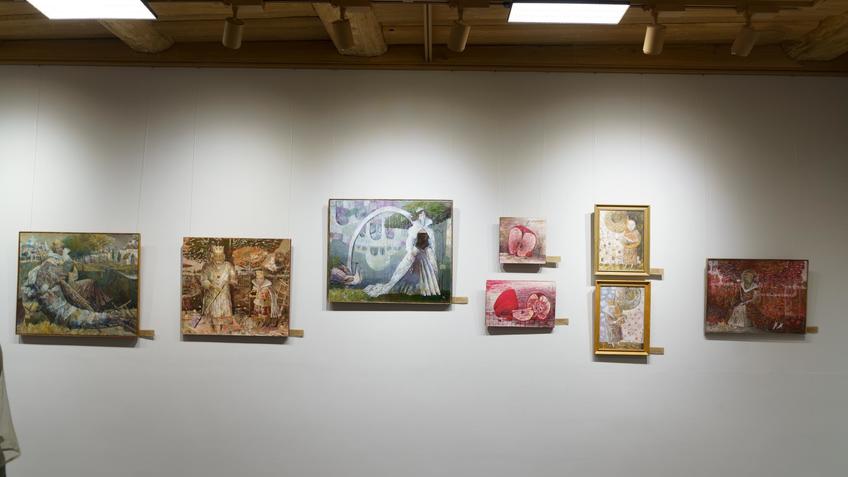 Фото №1002940. Фрагмент экспозиции выставки И.Антоновой «Яблочный сказ»