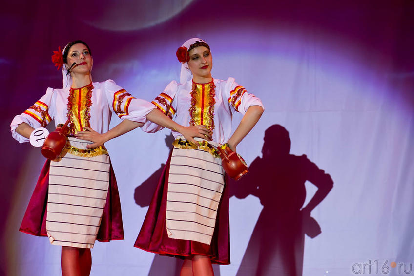 Фото №100344. Александра (Македония), танец у ручья