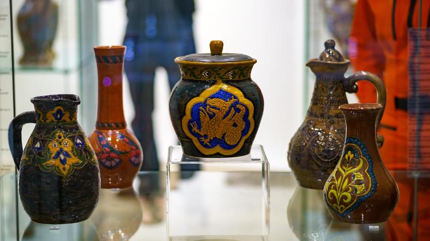 Фото №1003590. Фрагмент экспозиции выставки Пилюгиной Н.А. «Пять стихий»