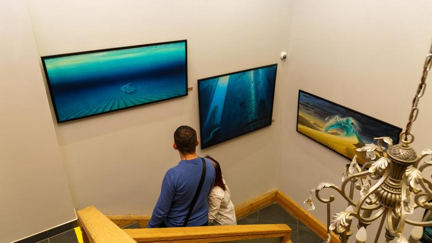 Фото №1003916. На выставке Вадима Бжассо «Полная версия»