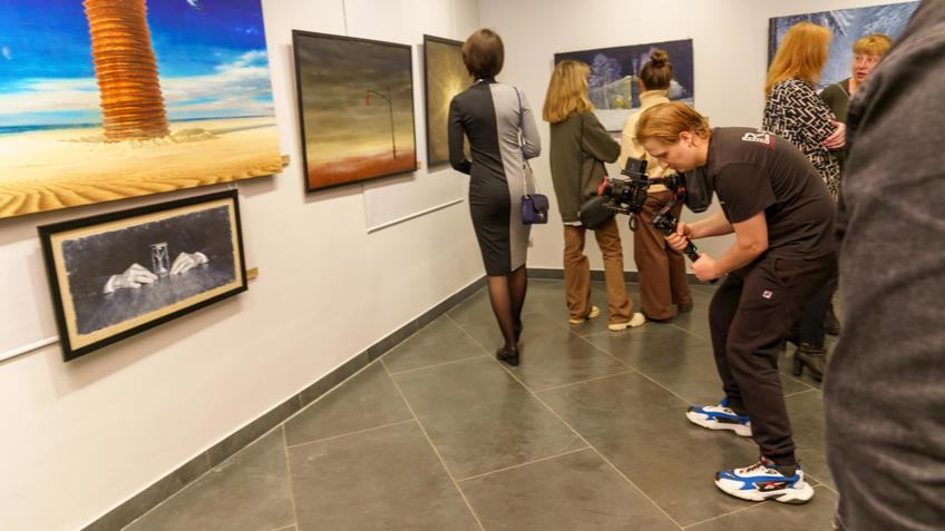 Фото №1003946. На открытии выставки В. Бжассо «Полная версия»