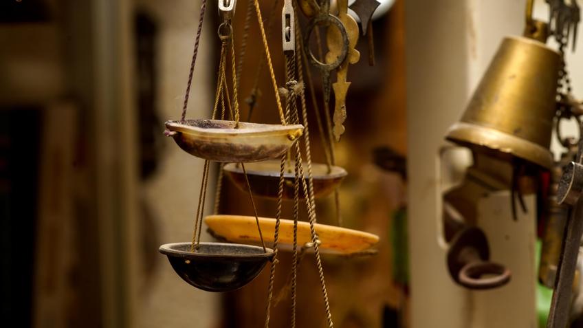 Фото №1004393. В мастерской Рашида Тухватуллина. Весы с Блошки