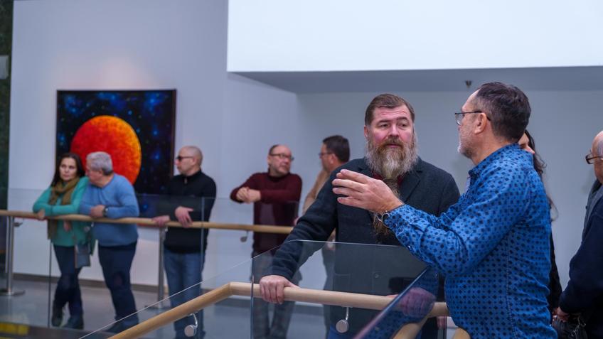 Фото №1004690. Альберт Шиабиев. Открытие выставки Альфрида Шаймарданова «Темная сторона луны»