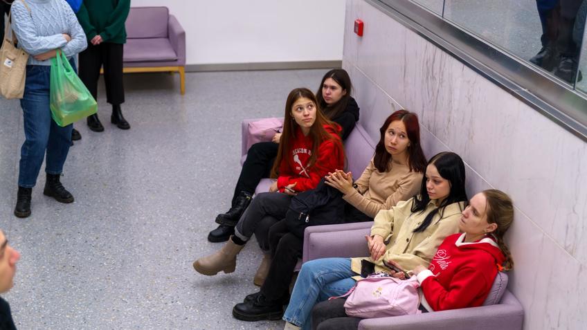 Фото №1004710. На открытии выставки Альфрида Шаймарданова «Темная сторона луны»