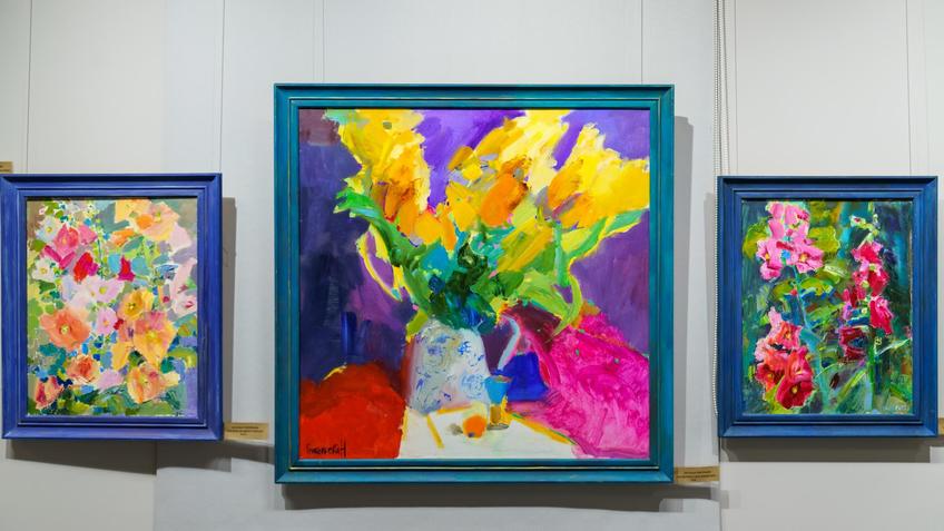 Фото №1004892. Мальва во дворе нежная /Тюльпаны с днем рождения/Мальва во дворе. Н.Григорьева