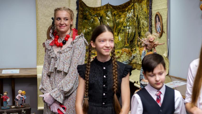 Фото №1005143. Анна Афанасьева и  учащиеся школы Телевидения Театра и кино Арины Ларионовой