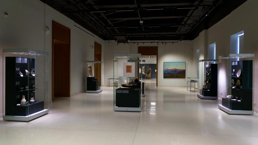 Фото №1005649. Фрагмент экспозиции выставки «Серебро за меха»