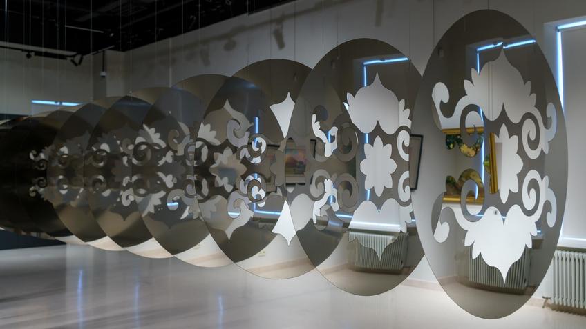 Фото №1005661. Фрагмент экспозиции выставки «Серебро за меха»