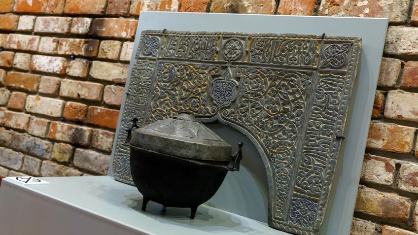 Фото №1007231. Плита надкаминная / Котел бронзовый на трех ножках с медной крышкой