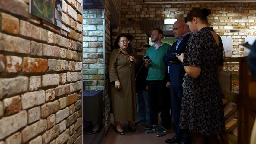 Фото №1007351. Экскурсия по экспозиции выставки  «Кубачи-Зирехгеран. Город мастеров»