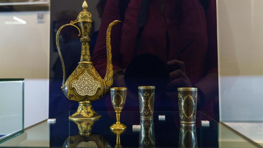 Фото №1007371. Гаджи-Бахмуд Магомедов. Кувшин / Расул Алиханов. Стаканчик-стопка / Рюмка