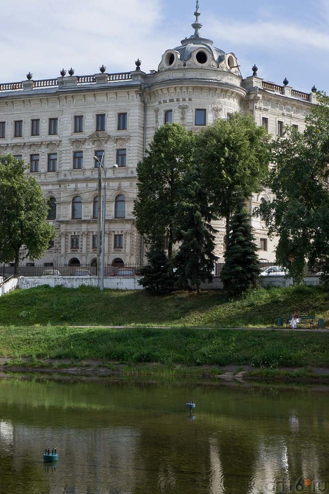 Фото №105413. Вид на Александровский Пассаж с парка "Черное озеро"