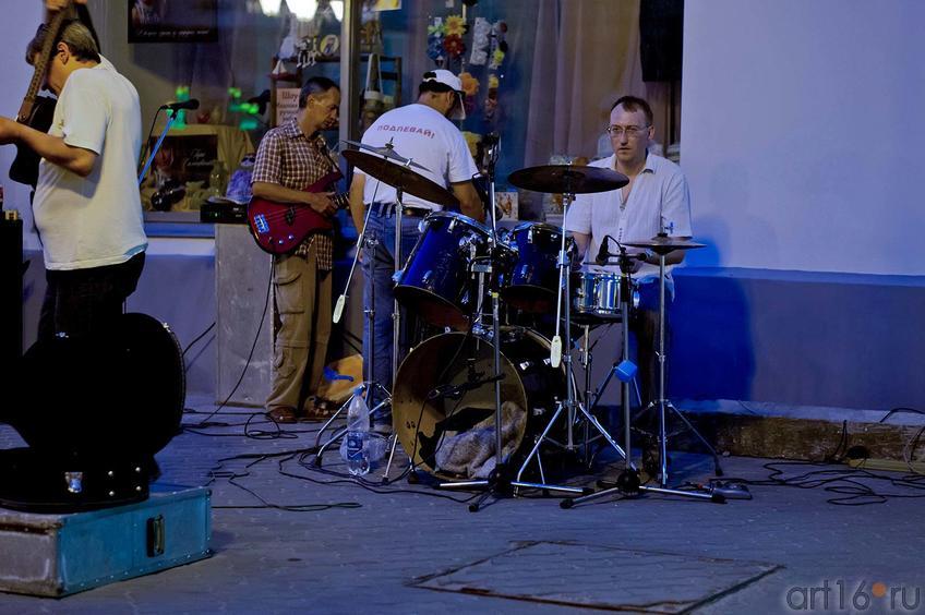 Фото №106285. Выступление музыкального коллектива. Казань, Баумана, 14.07.2012