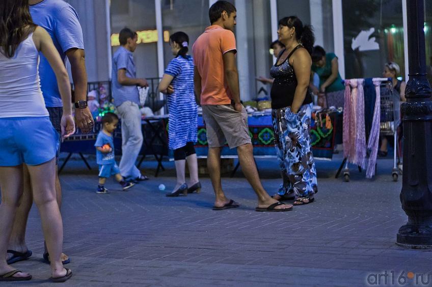 Фото №106297. У сувенирной лавки. Казань, Баумана, 14.07.2012