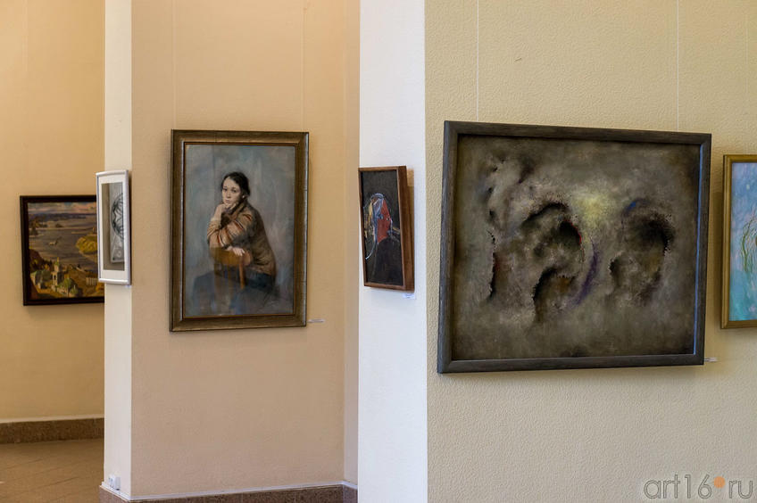 Фото №113772. Фрагмент экспозиции выставки СХ РТ ко Дню города