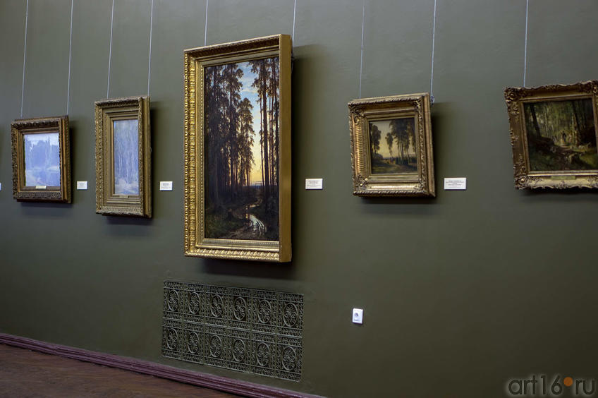 Фото №114872. Фрагмент экспозиции выставки «Иван Иванович Шишкин. Жизнь и творчество».