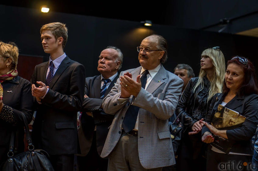 Фото №115030. Джангвидо Бреддо на открытии выставки "Гений да Винчи"