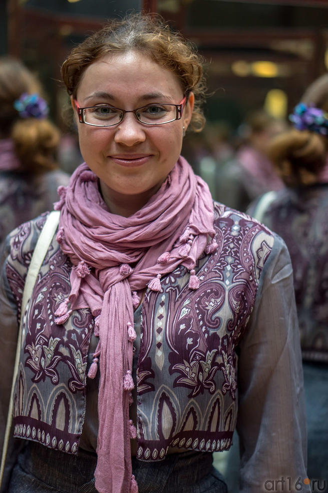 Фото №115084. Ляйсан Башарова в стеклянной комнате Леонардо да Винчи