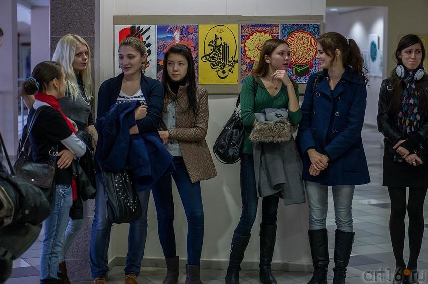 Фото №116236. На открытии выставки В.Попова "Единение"