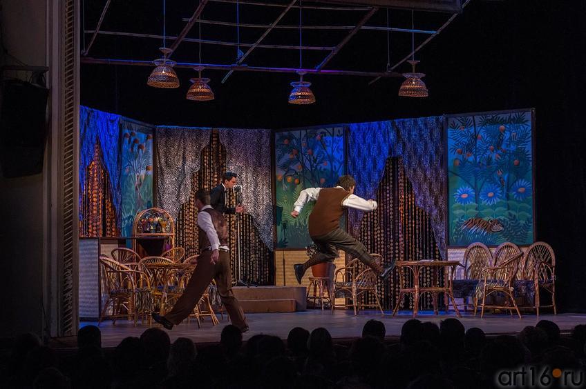 Фото №116672. "Здравствуйте, я Ваша тетя", режиссер, сценограф — В.Чигишев,