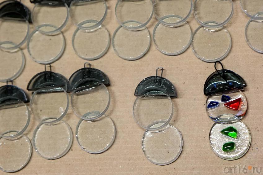 Фото №119261. Снеговики перед закладкой в печь и один испеченный.