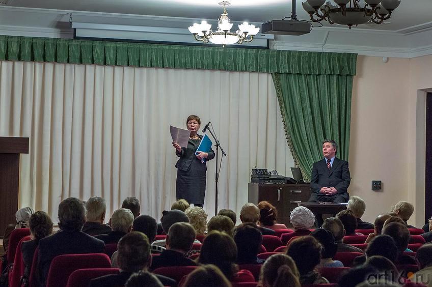 Фото №120056. Выступление сотр. отдела редких книг и рукописей НБ РТ. Ф.Галимуллин (за  журн. столиком)