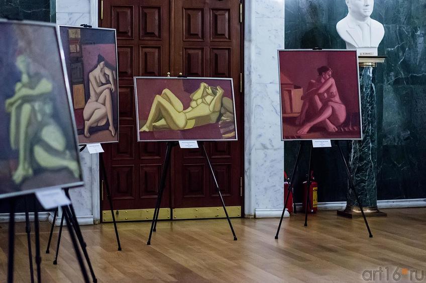 Фото №120606. Фрагмент экспозиции выставки А.Бугакова (Москва)