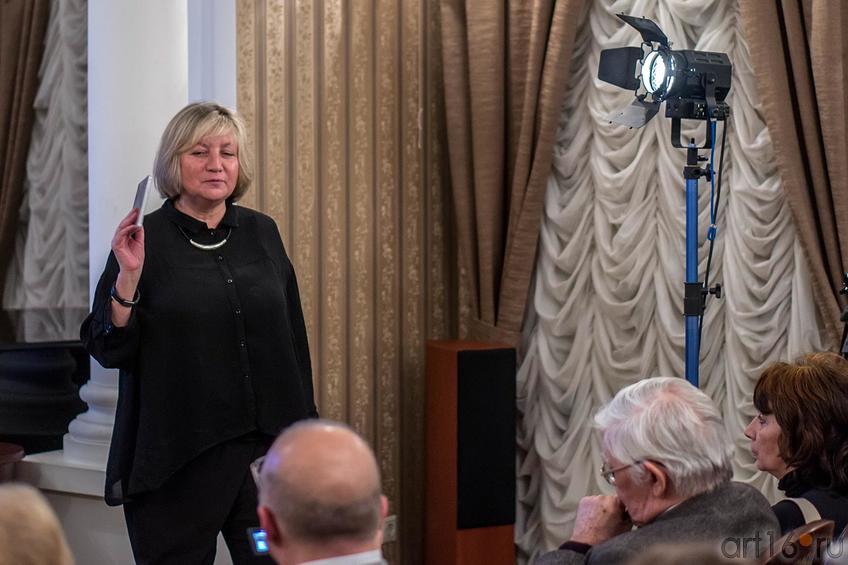 Фото №136141. Ирина Аксенова. 8.02.2013. На творческом вечере  Юрия Кублановского в Доме Аксенова, Казань, 8.02.2013