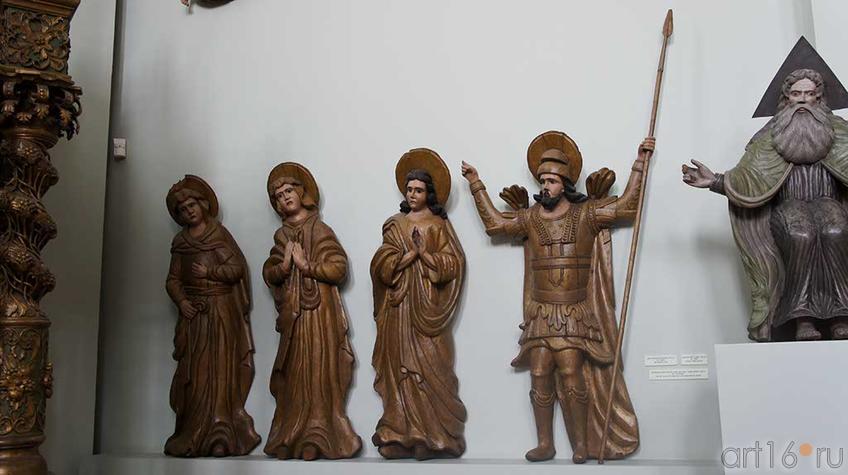 Фото №92717. Богоматерь, Иоанн Богослов, Мария Магдалина, Сотник Лонгин, XVIII, из с. Усть-Боровское