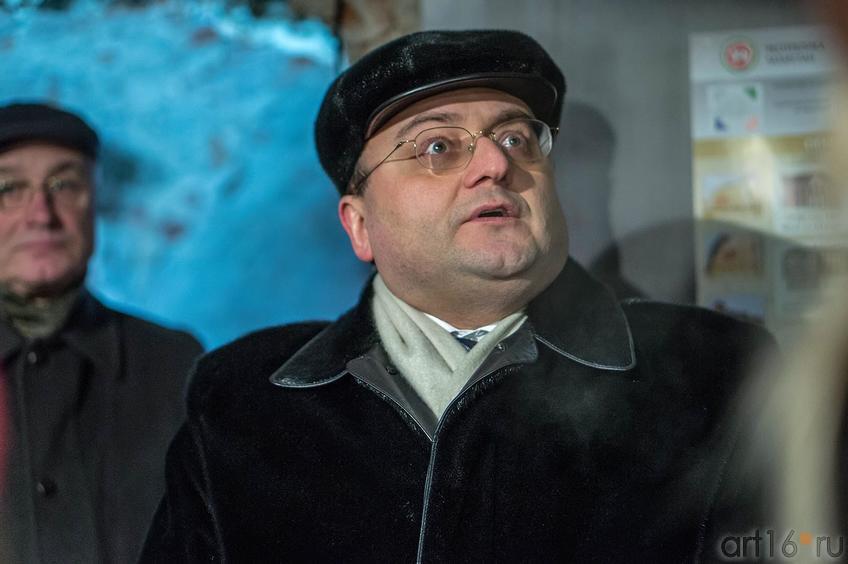 Фото №136738. Алексей Семин проводит пресс-тур по зданиям,  реставрацию которых ведет ASG