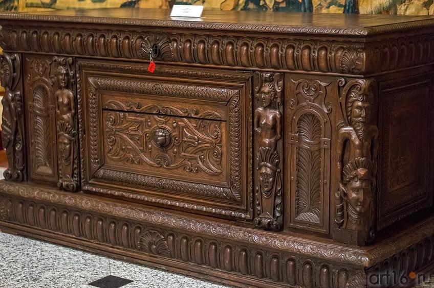 Фото №136942. Сундук. Нач. XVII в.; Массив дуба, 90х170х69 см.