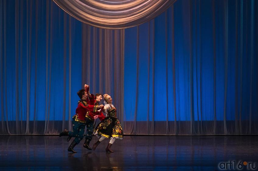 Фото №145274. Тройка. ст. 3 курса отделения народного танца Саида Минубаева, Руслан Хабибуллин, Глеб Сагеев