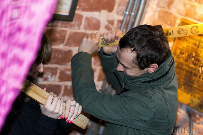 Фото №147379. Скандал набирает обороты