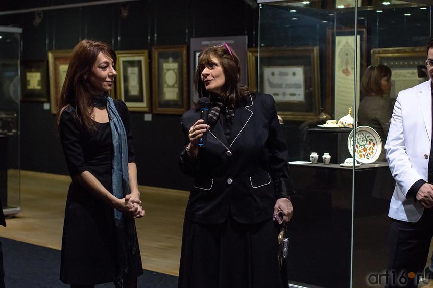 Фото №147491. Нелюфер Курфейз (в центре)