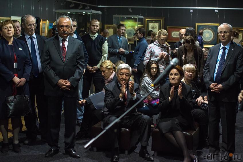 Фото №147671. Открытие выставки. Ф.Мухаметшин, М.  Акшенер (в центре)